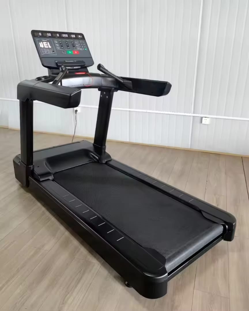 Commercial Treadmill Brand New 7.0HP – 200kg Weight Capacity with Wide Running Belt & Auto Incline