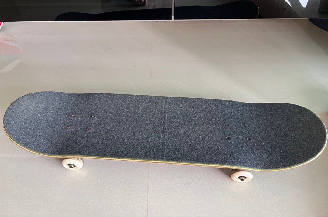 Black Skateboard in GH