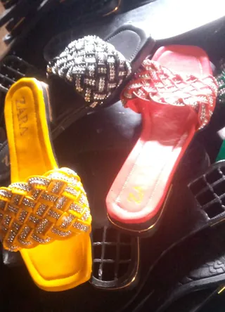 womens-slippers-.jpg