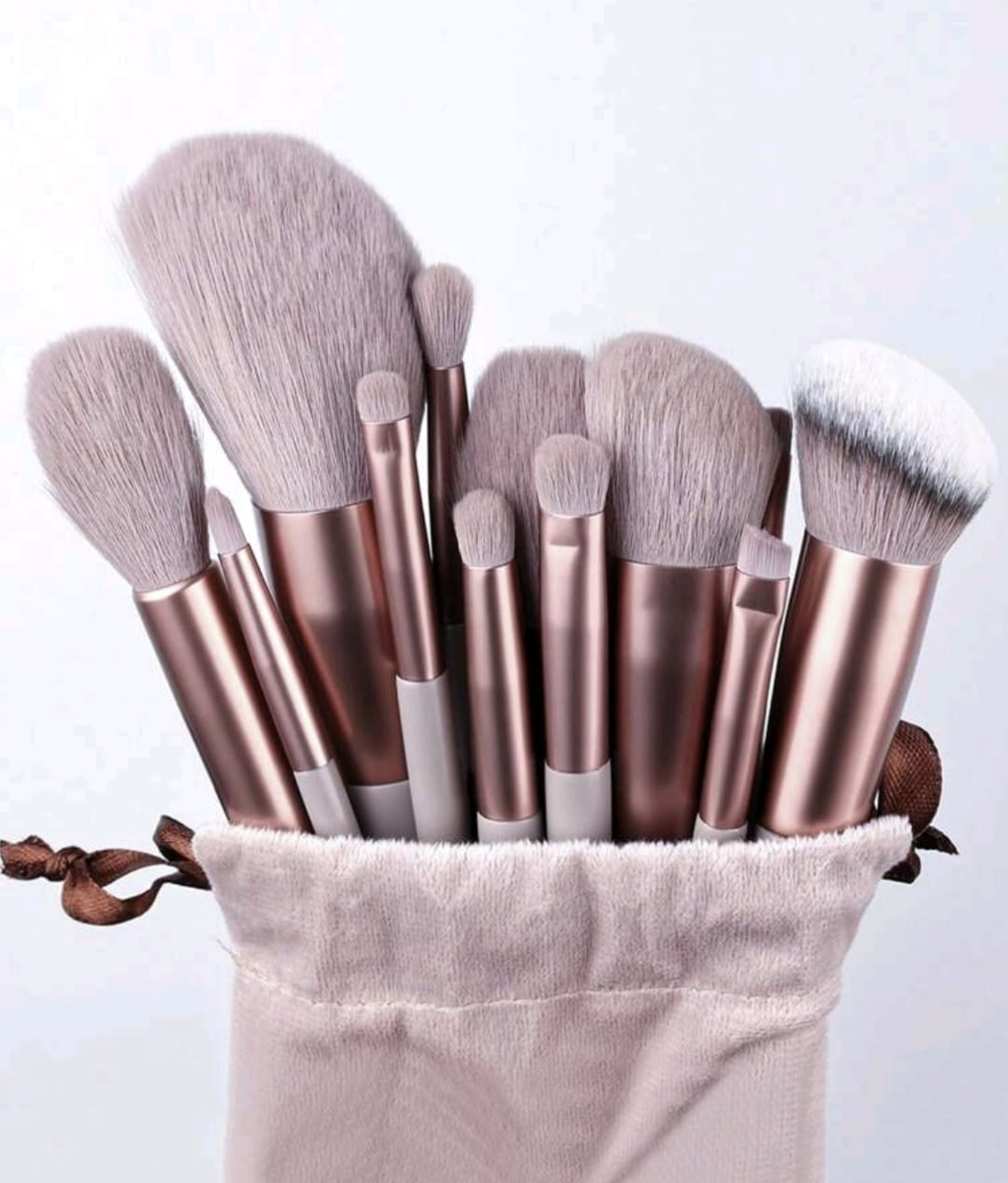 13-Piece Makeup Brush Set with Storage Bag – Ultra Soft & Non-Shedding Brushes for Beginners and Pros in GH