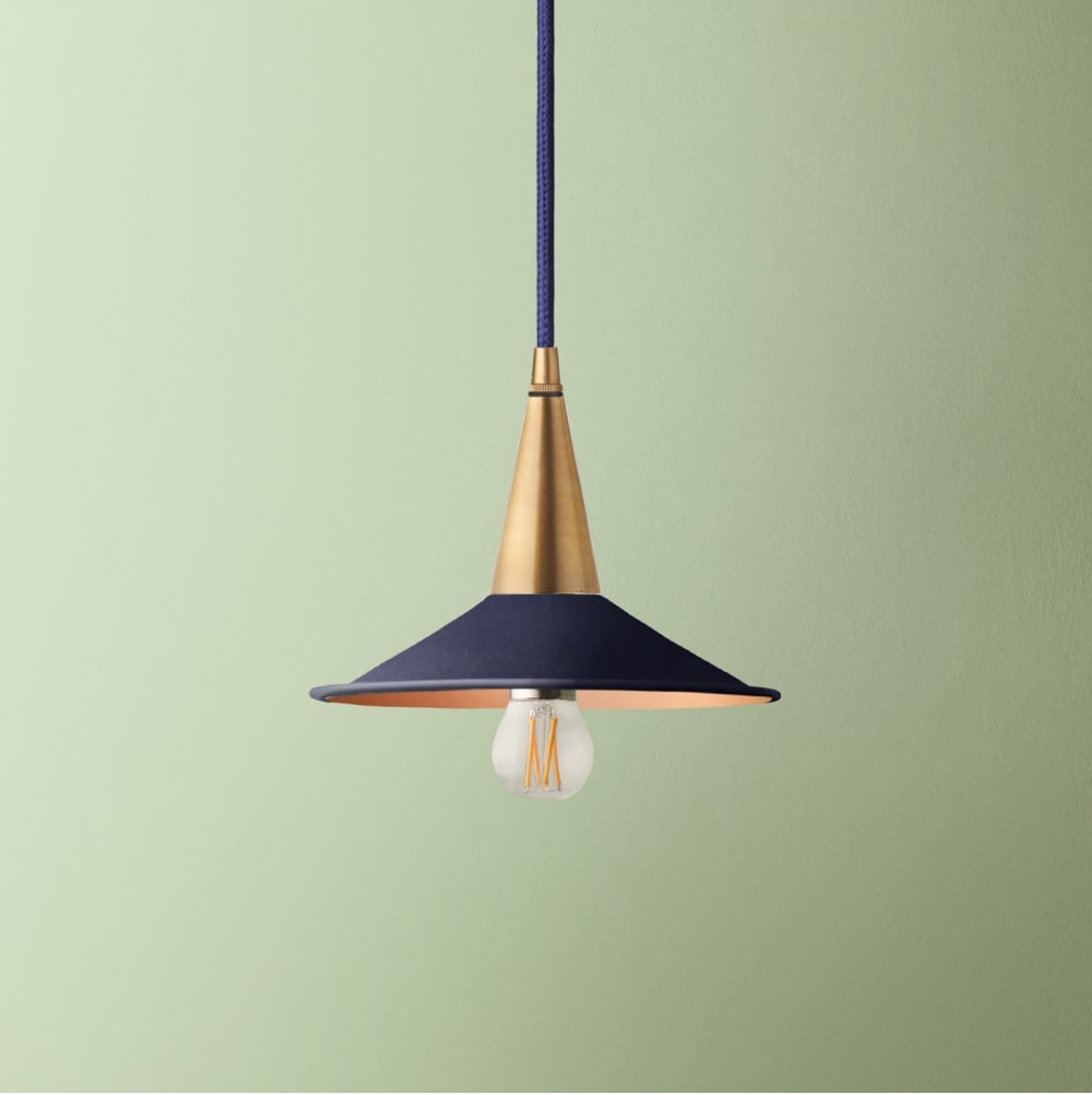 Smallest Cookie Shade in Black Iris with Copper Interior in GB