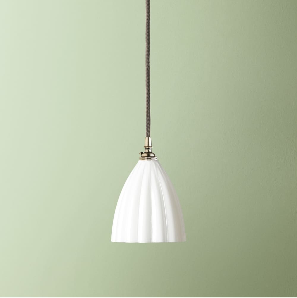 Smaller Scallop in Opaline Glass in GB