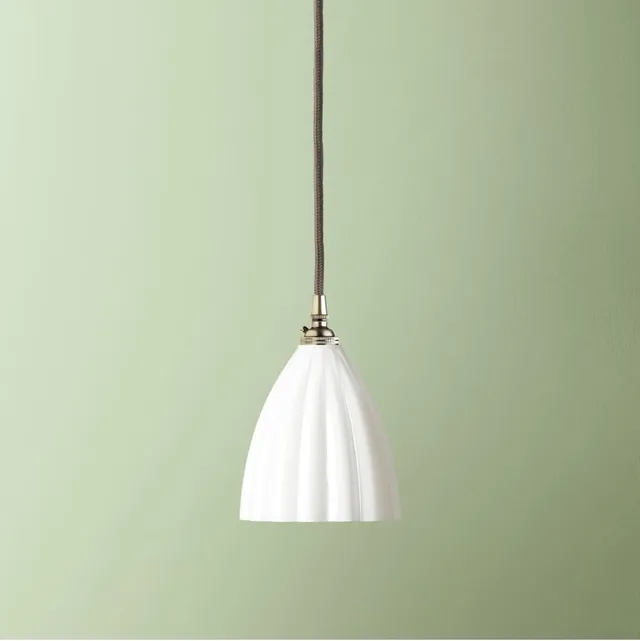 Smaller Scallop in Opaline Glass in GB