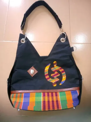 traditional-shoulder-bag-for-women---gyenyame.jpg