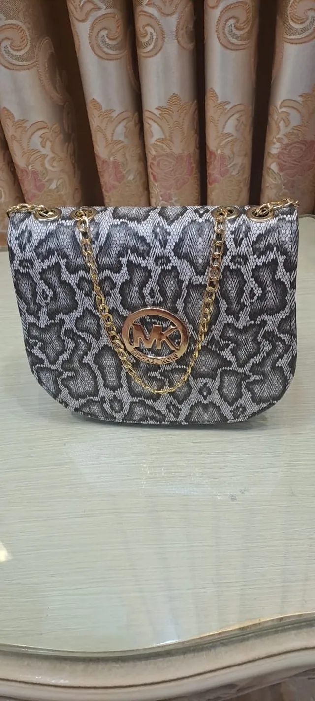 Stylish handbag in GH