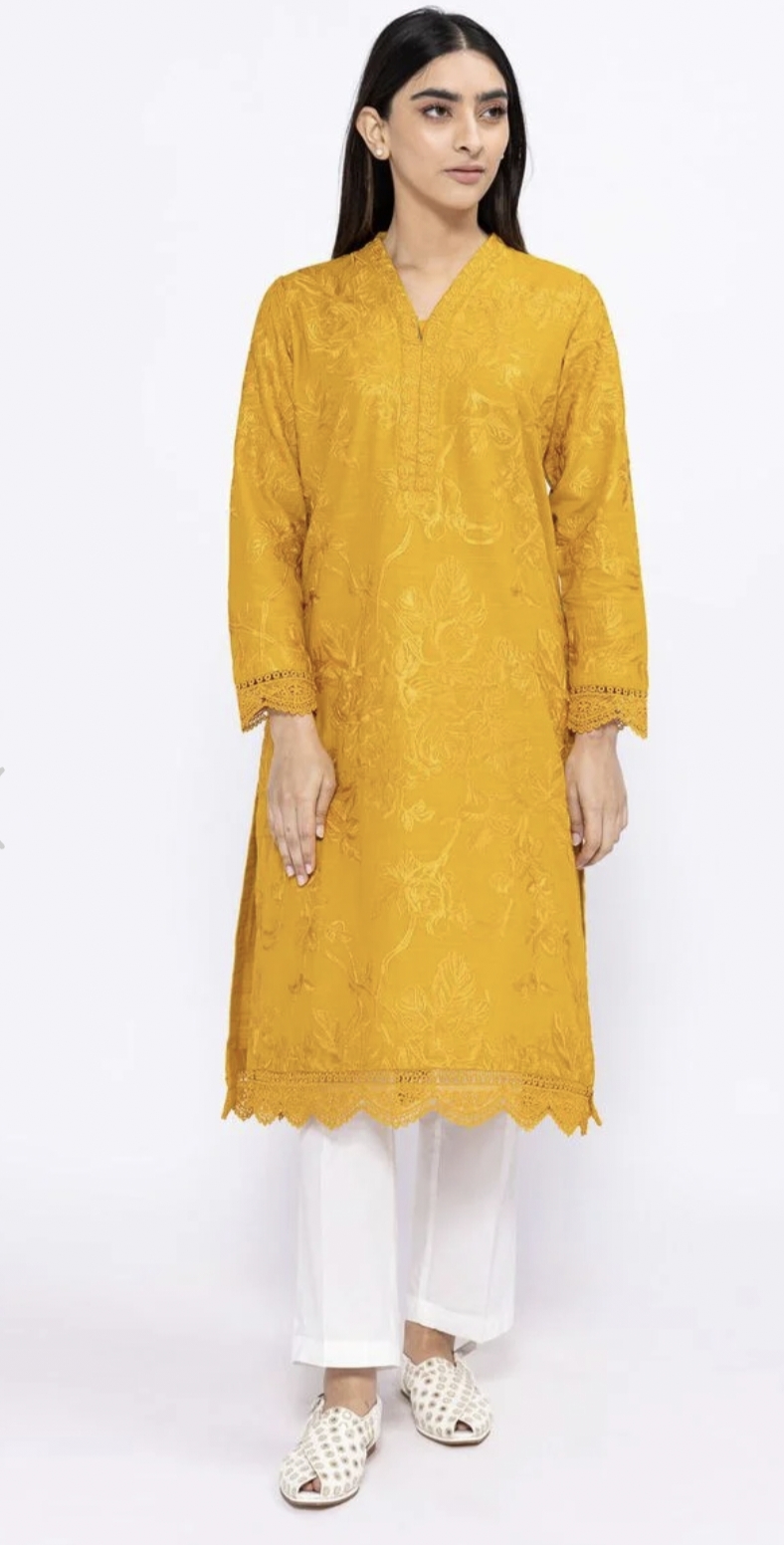 Traditional Asian clothing in GH