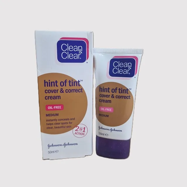 Clean & Clear Hint of Tint Cover & Correct Cream Medium - 50ml in GB