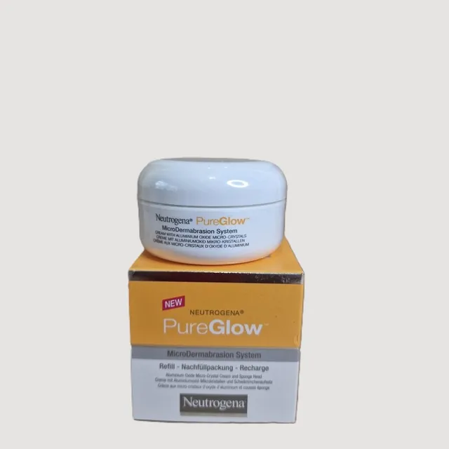 Neutrogena Pure Glow Summer Boost  Moisturiser in GB