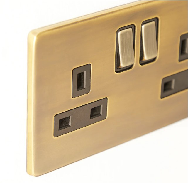Double Florence Plug Socketing Brass in GB