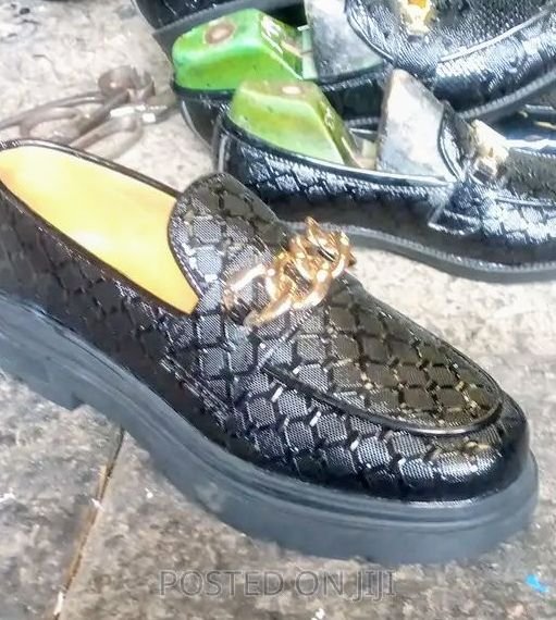 Men's flat shoes in NG