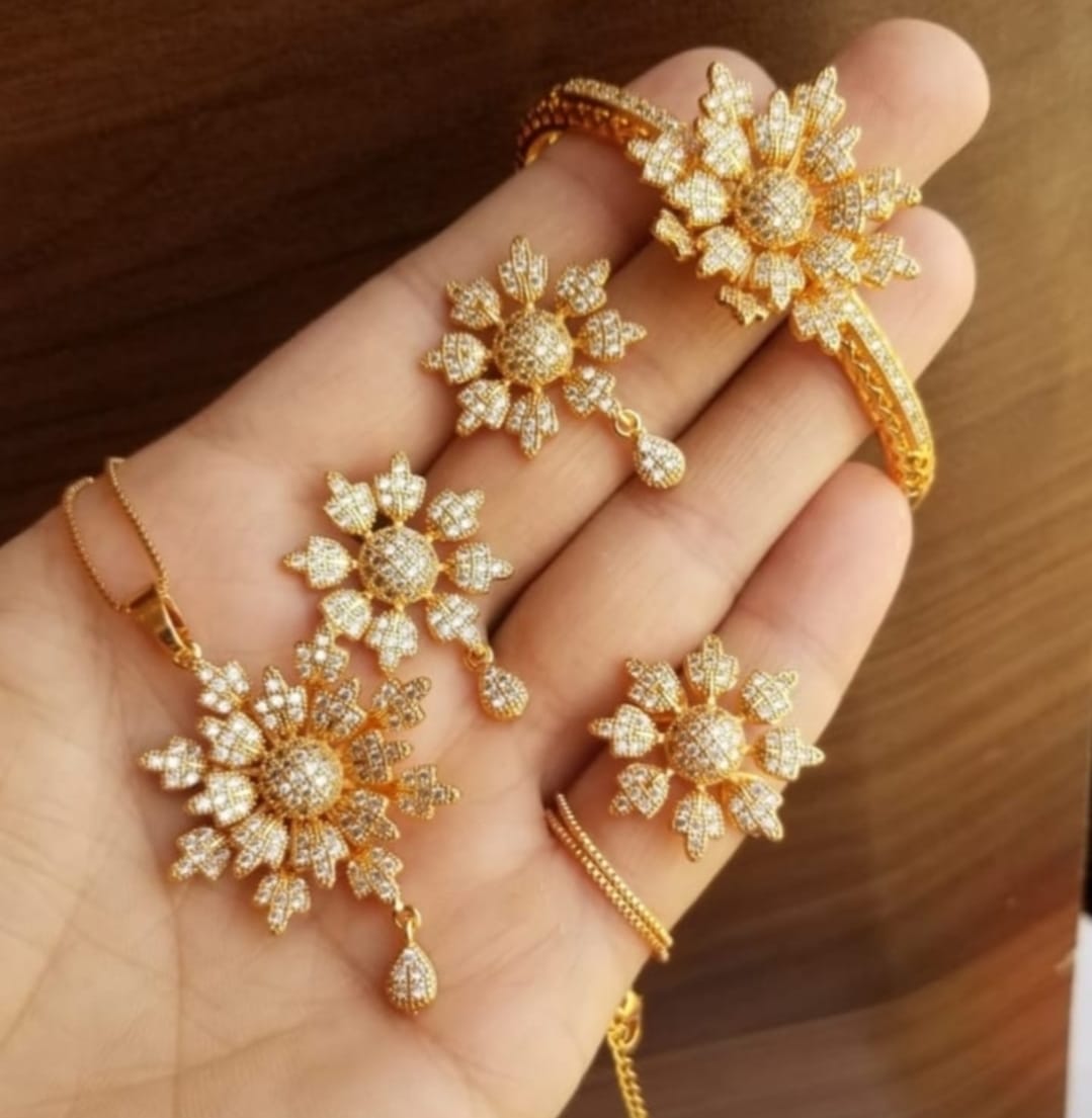 Zircon Necklace in GH